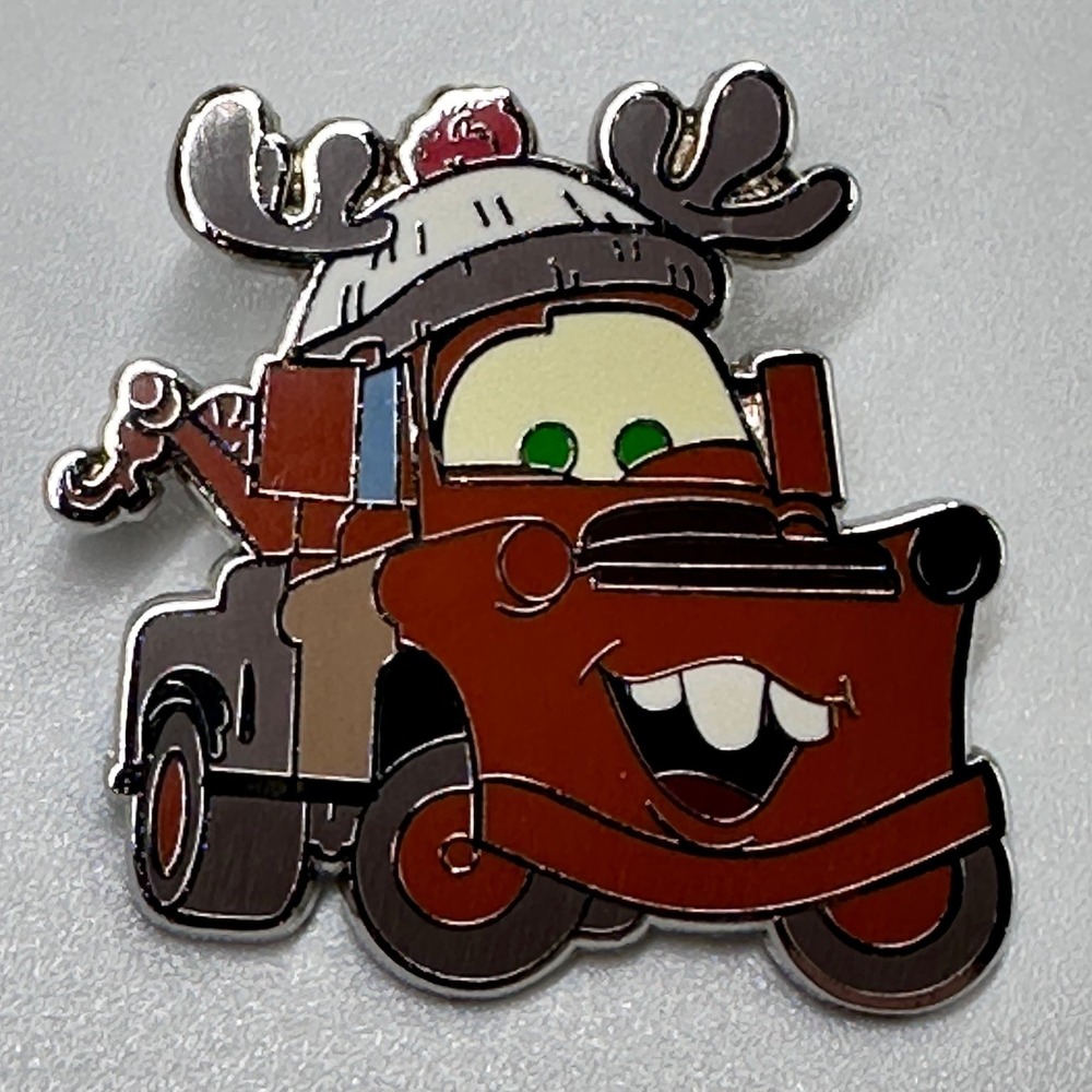 Tow Mater Disney Pixar Cars Christmas Pin 2013 AAA Vacations EXCLUSIVE RARE